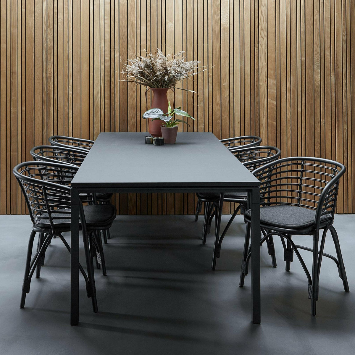 Fauteuil d'intérieur en rotin noir Blend - Cane-Line - The Cool Republic