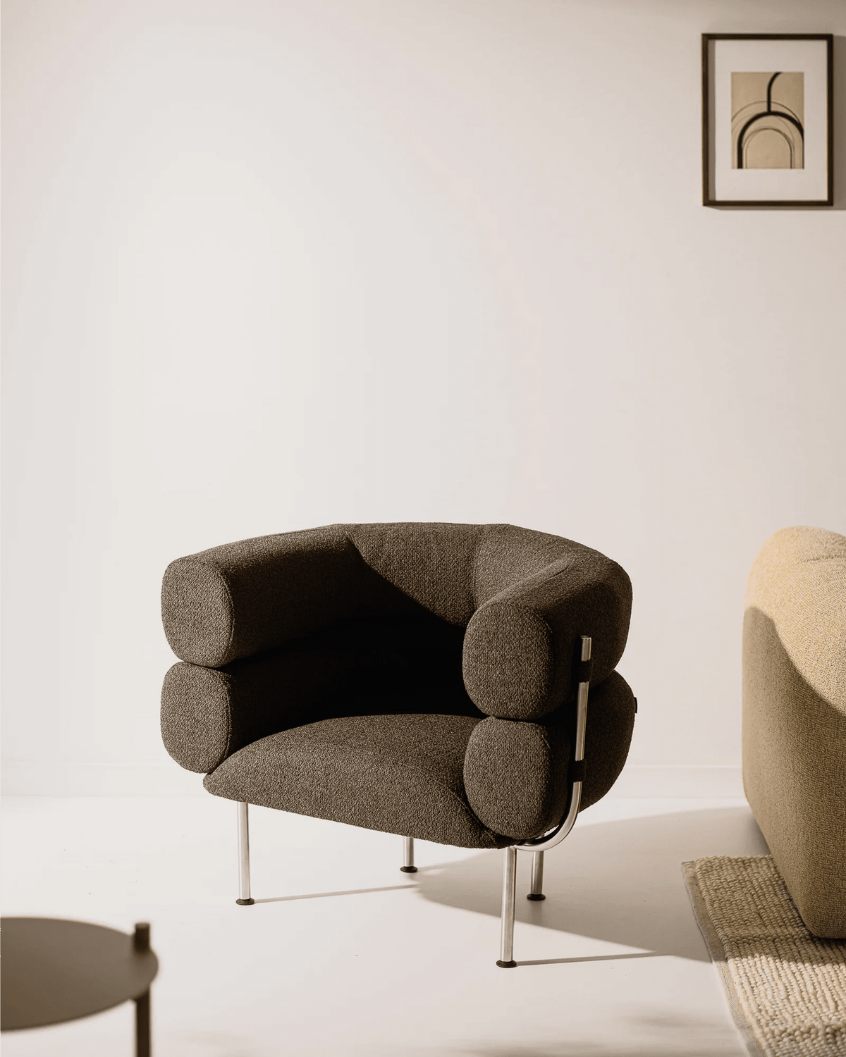 Fauteuil en acier et laine bouclé chocolat 71,2cm Ubi Mini - noo.ma - The Cool Republic