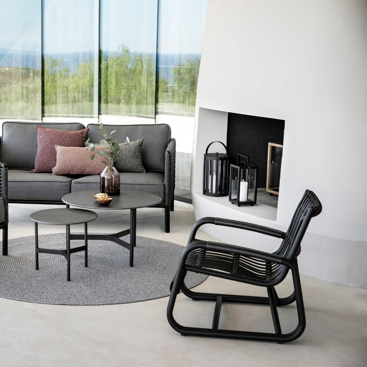 Fauteuil en aluminium et cannage noir Curve - Cane-Line - The Cool Republic