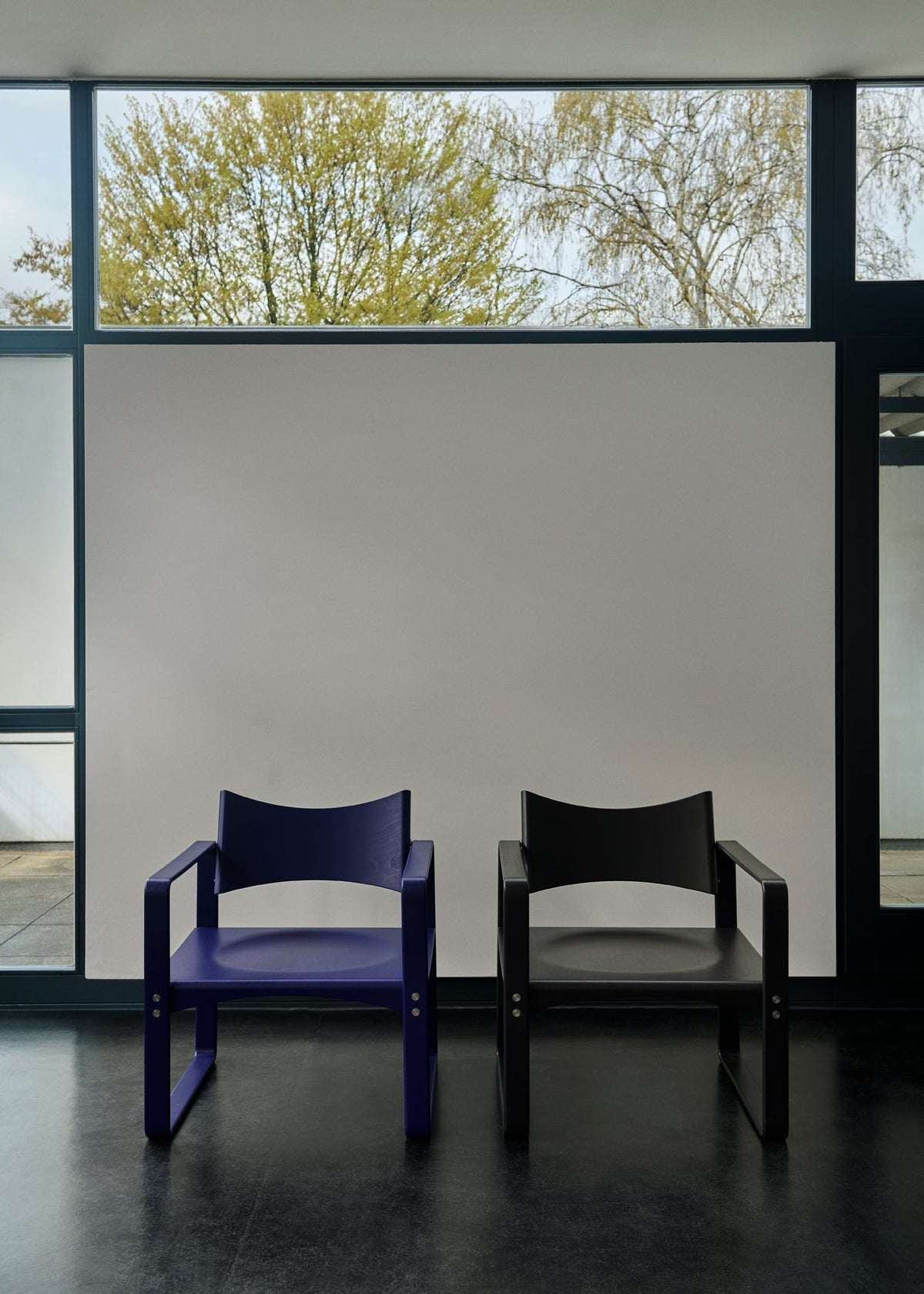 Fauteuil en bouleau laqué bleu 65,5x60x74cm 270F - Verpan - The Cool Republic