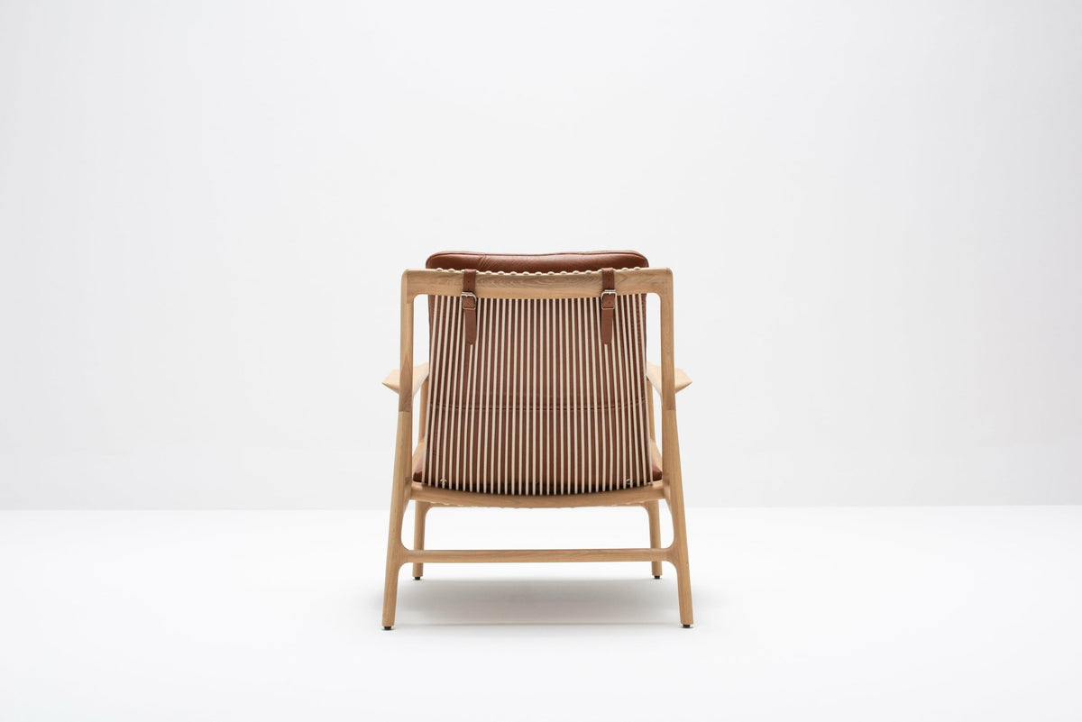 Fauteuil en chêne et cuir whisky Dedo easy chair - Gazzda - The Cool Republic