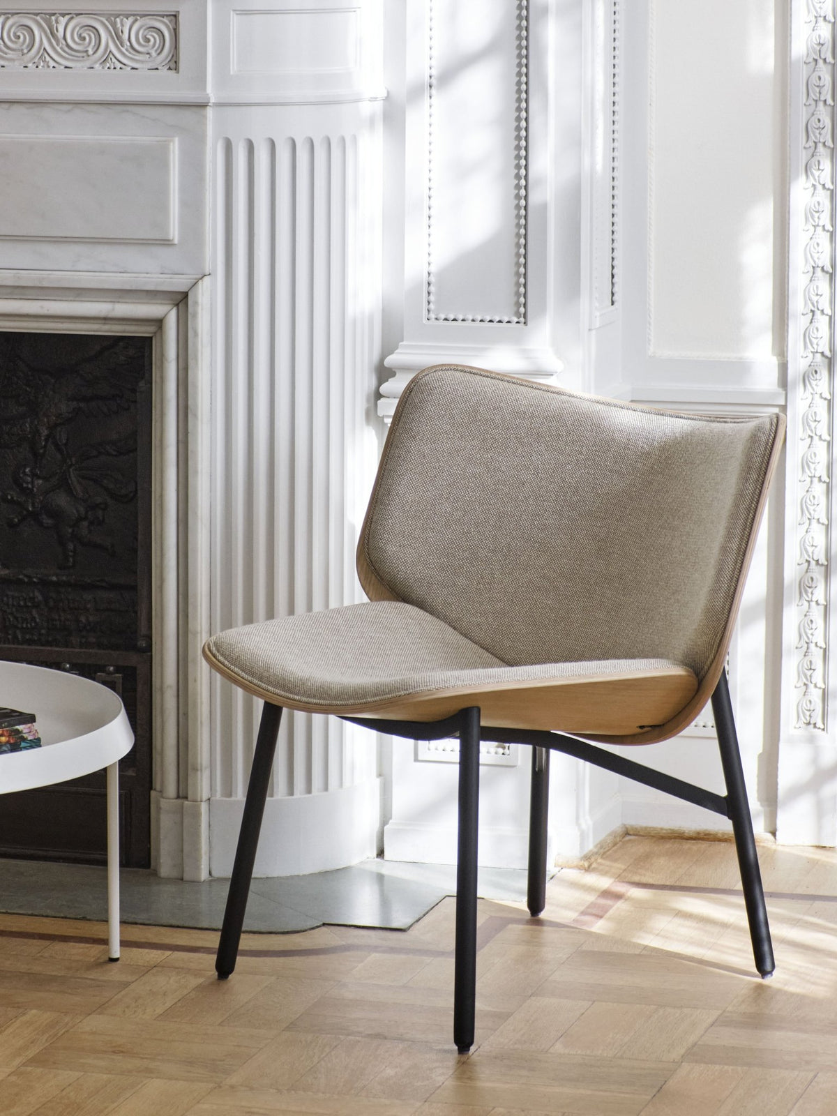 Fauteuil en chêne naturel et tissus coda 100 pieds acier noir Dapper - HAY - The Cool Republic