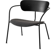 Fauteuil en chêne noir et tissu gris foncé AV6 Pavilion - &tradition - The Cool Republic