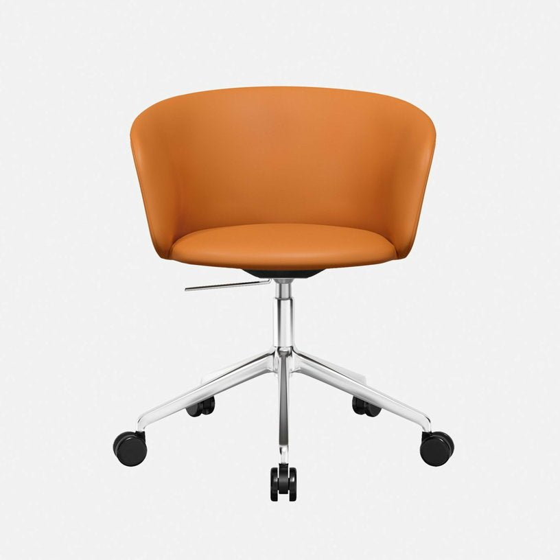 Fauteuil en cuir marron et piètement argenté à roulettes Kendo - Hem - The Cool Republic