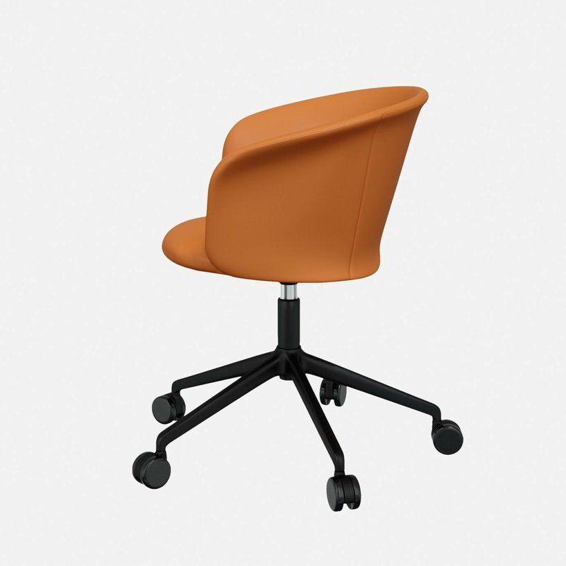 Fauteuil en cuir marron et piètement noir à roulettes Kendo - Hem - The Cool Republic