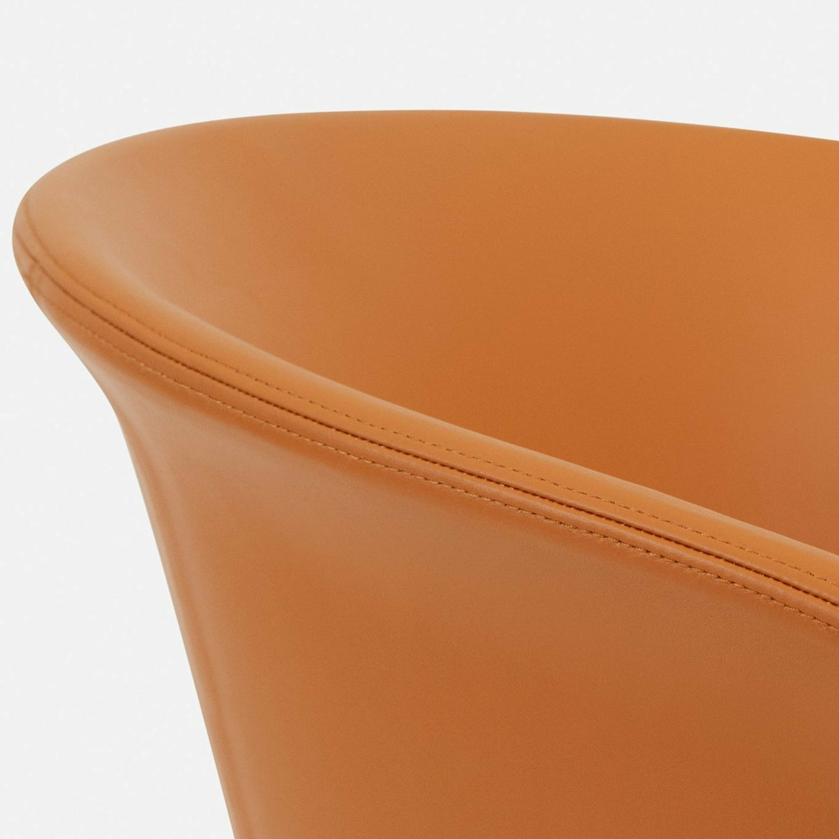 Fauteuil en cuir marron et piètement noir à roulettes Kendo - Hem - The Cool Republic