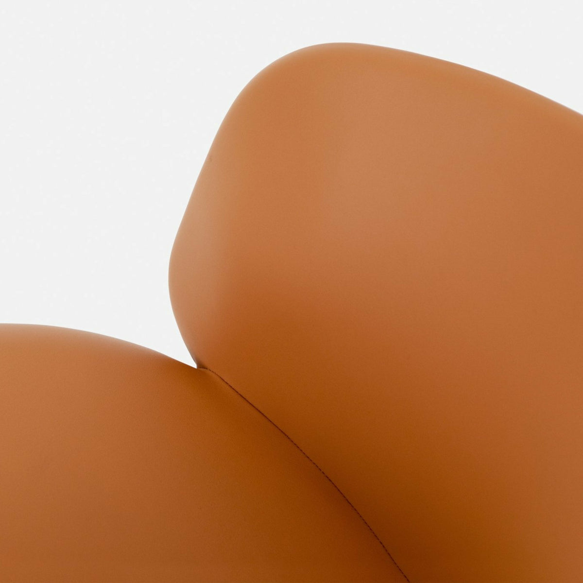 Fauteuil en cuir marron et piètement noir Kendo - Hem - The Cool Republic