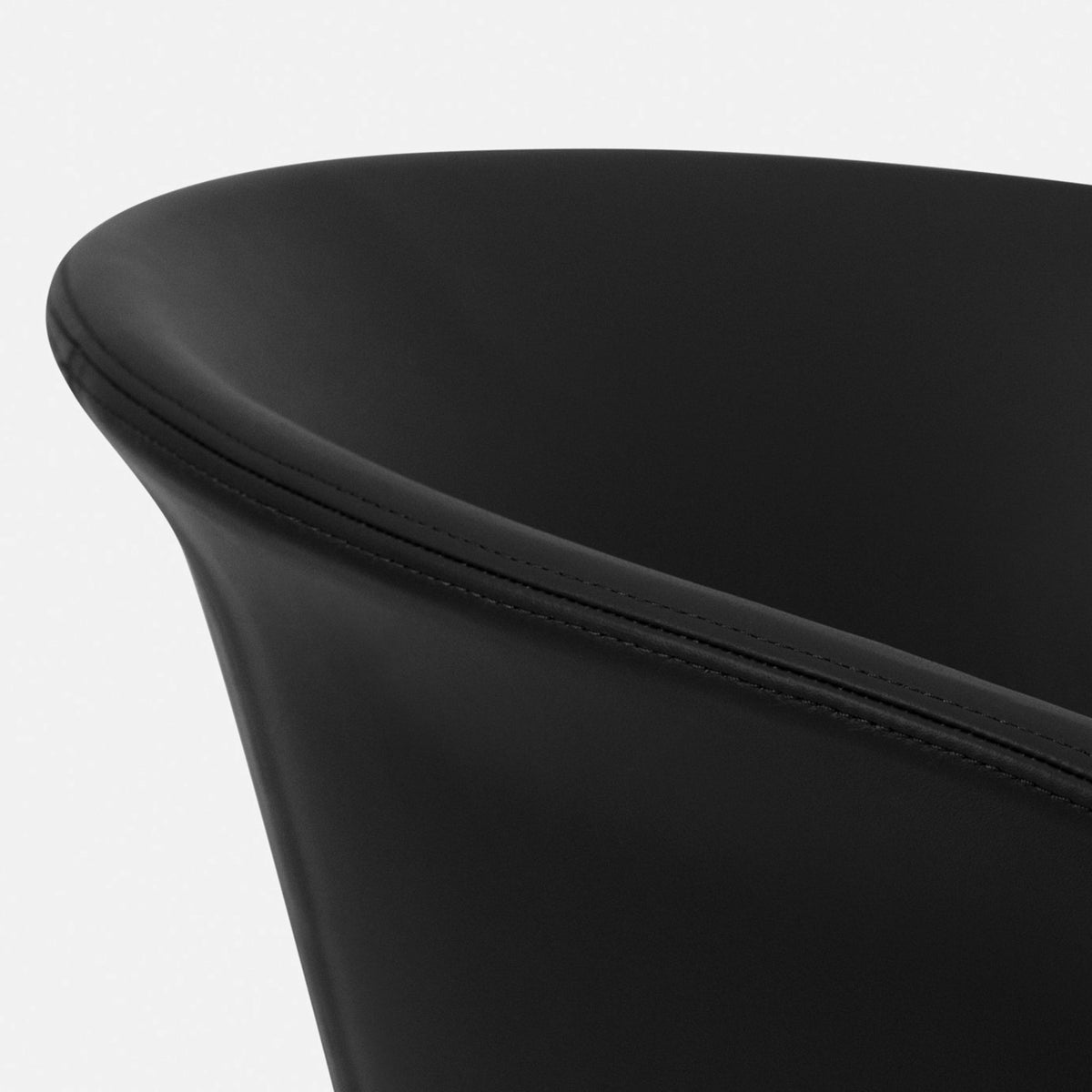 Fauteuil en cuir noir et piètement noir Kendo - Hem - The Cool Republic