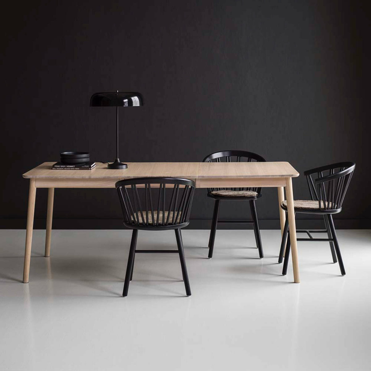 Fauteuil en frêne noir ZigZag - Hans K - The Cool Republic