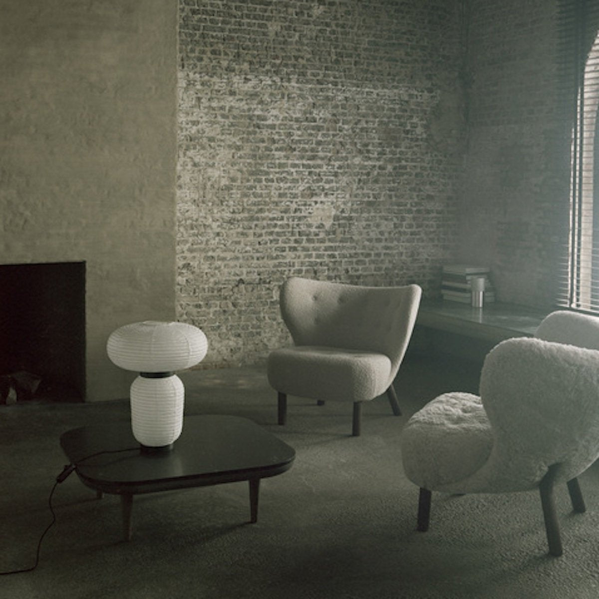 Fauteuil en laine gris et pieds en noyer Little Petra VB1 - &tradition - The Cool Republic