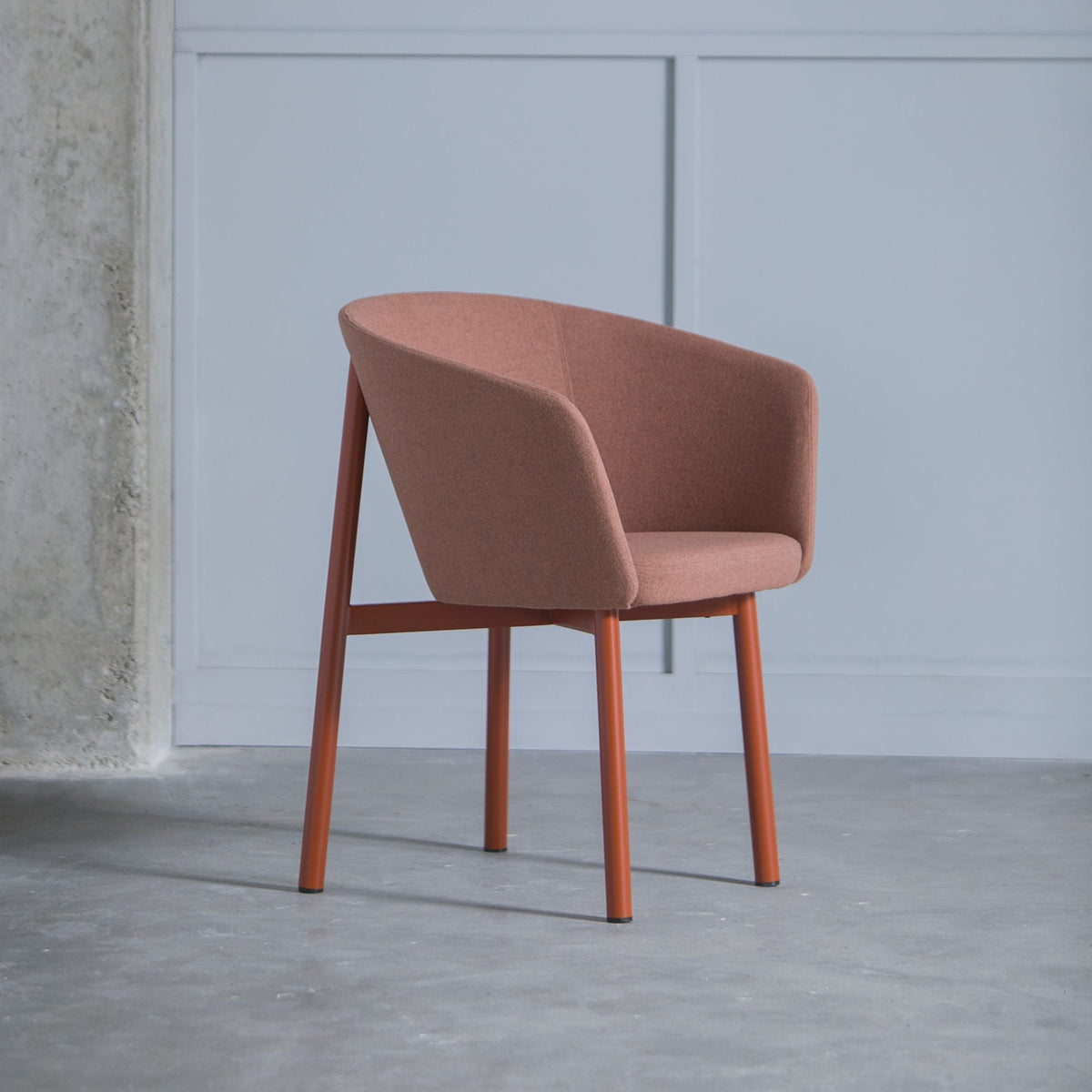 Fauteuil en laine rose Résidence - Kann Design - The Cool Republic
