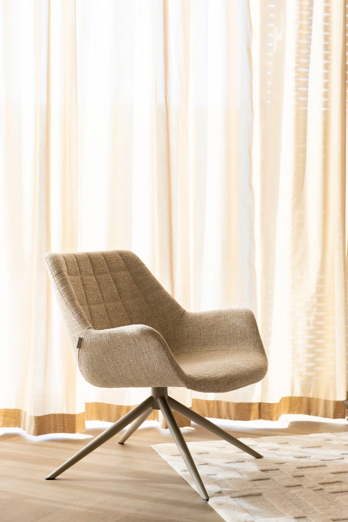 Fauteuil en métal et tissu beige 80,5x84,5x78,5cm Doulton - Zuiver — vue 2