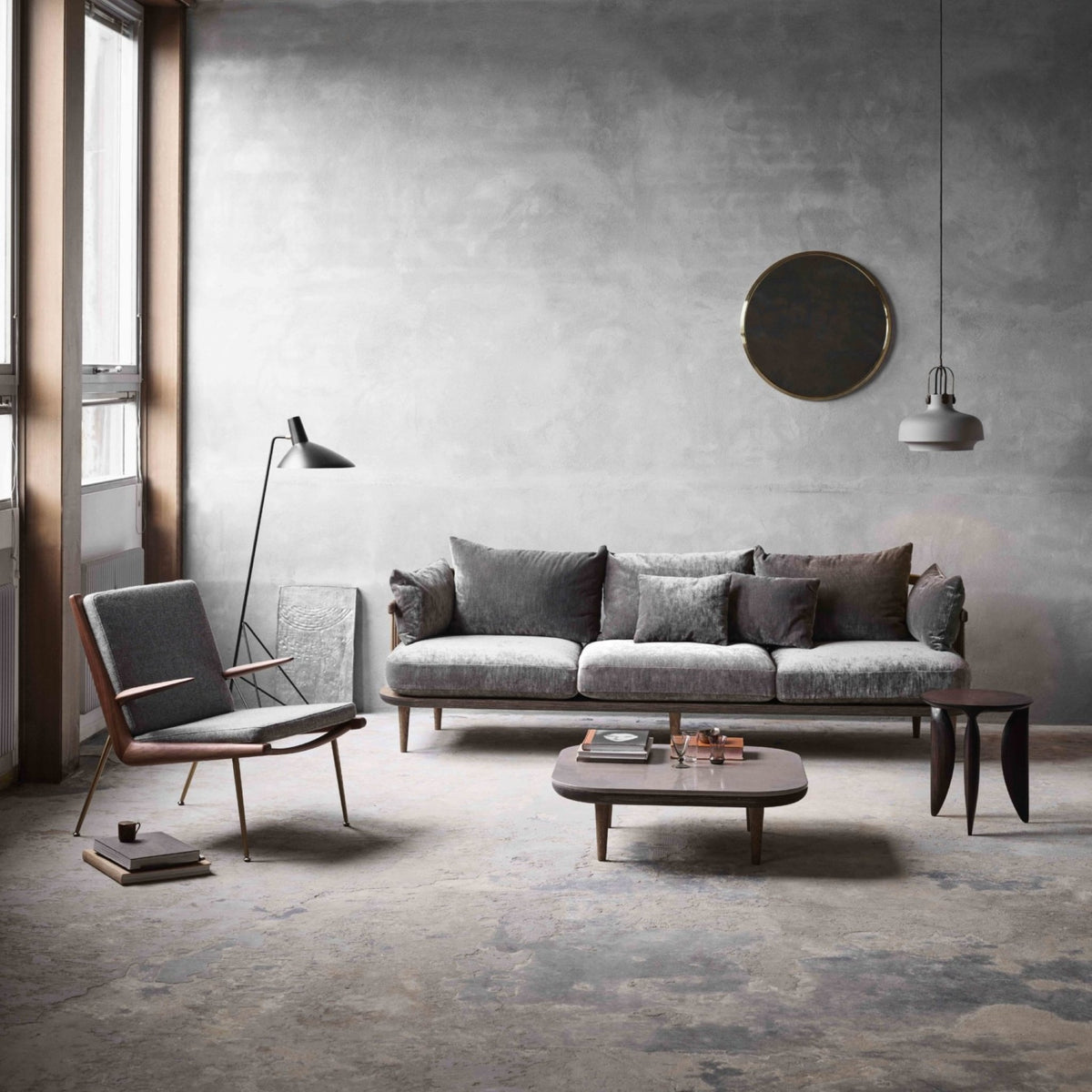 Fauteuil en noyer Karakorum 003 HM1 Boomerang - &tradition - The Cool Republic