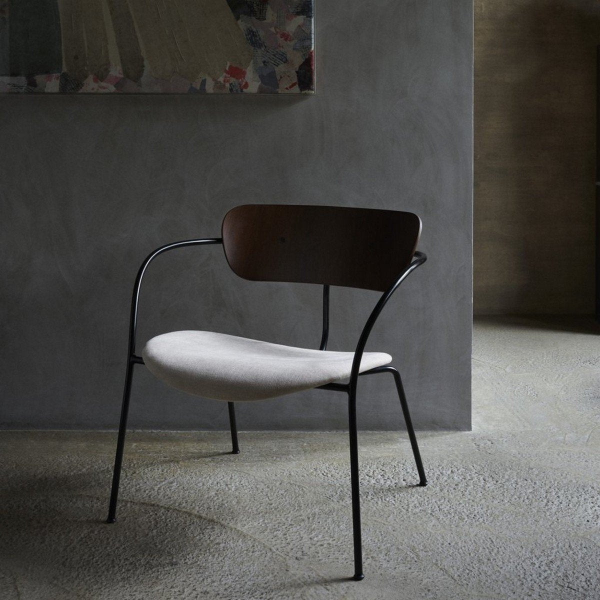 Fauteuil en noyer laqué et tissu Maple AV6 Pavilion - &tradition - The Cool Republic
