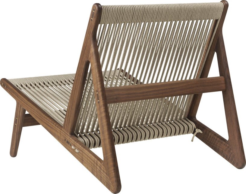 Fauteuil en noyer massif MR01 - Gubi - The Cool Republic