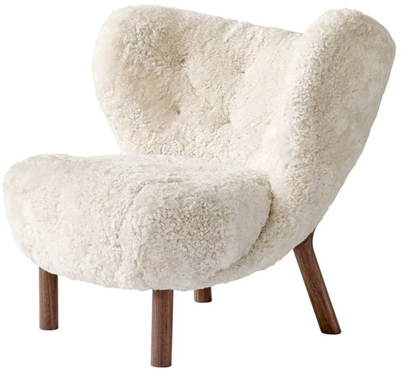 Fauteuil en peau de mouton et pieds en noyer Little Petra VB1 - &tradition - The Cool Republic