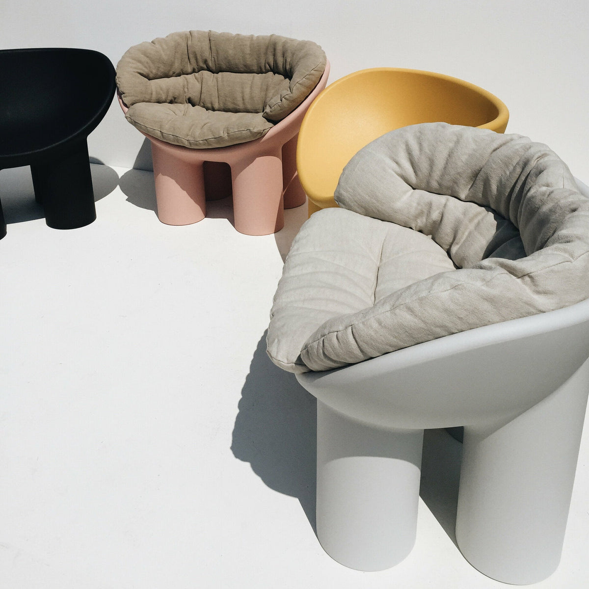 Fauteuil en polyéthylène jaune ocre Roly Poly - Driade - The Cool Republic