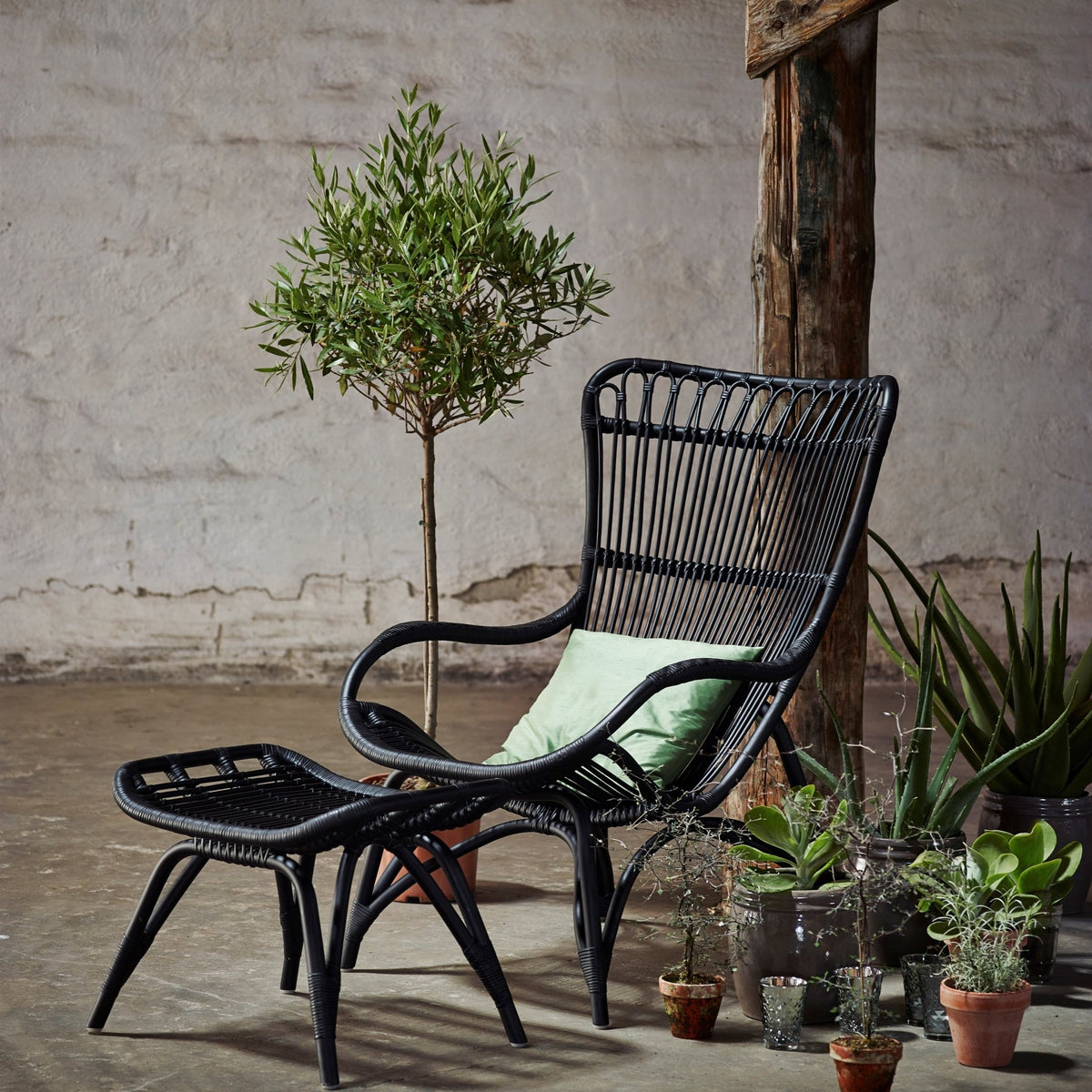 Fauteuil en rotin noir Monet - Sika Design - The Cool Republic
