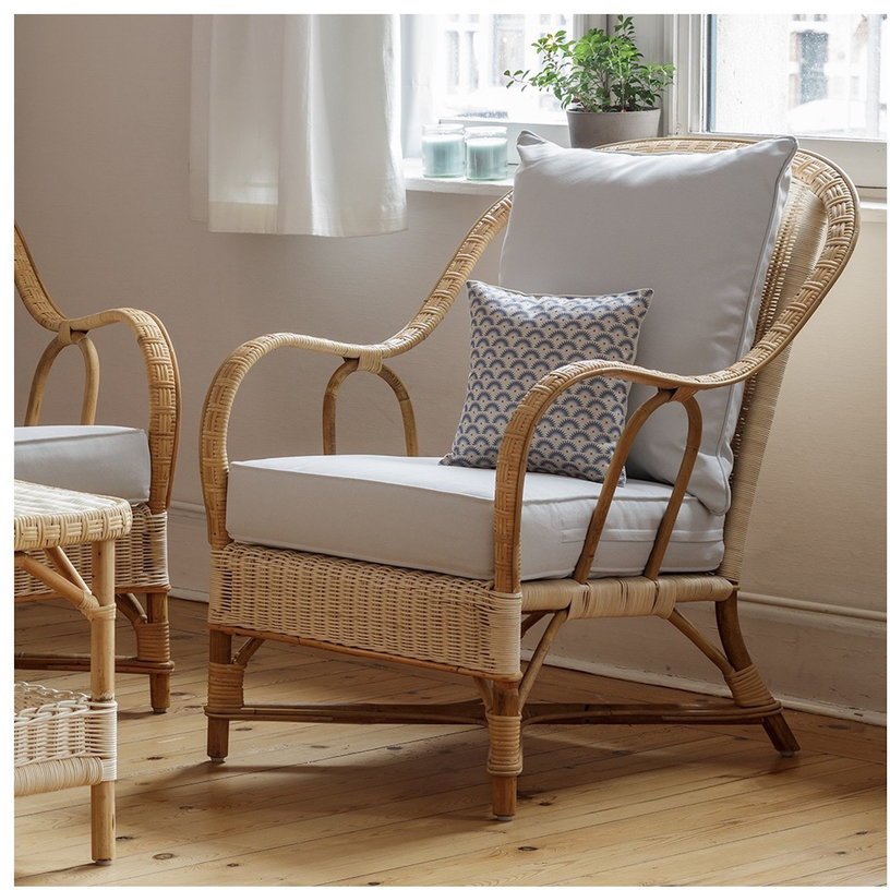 Fauteuil en rotin patiné vieilli avec coussin Nantucket - KOK - The Cool Republic