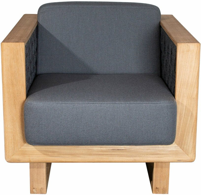 Fauteuil en teck Angle - Cane - Line - The Cool Republic