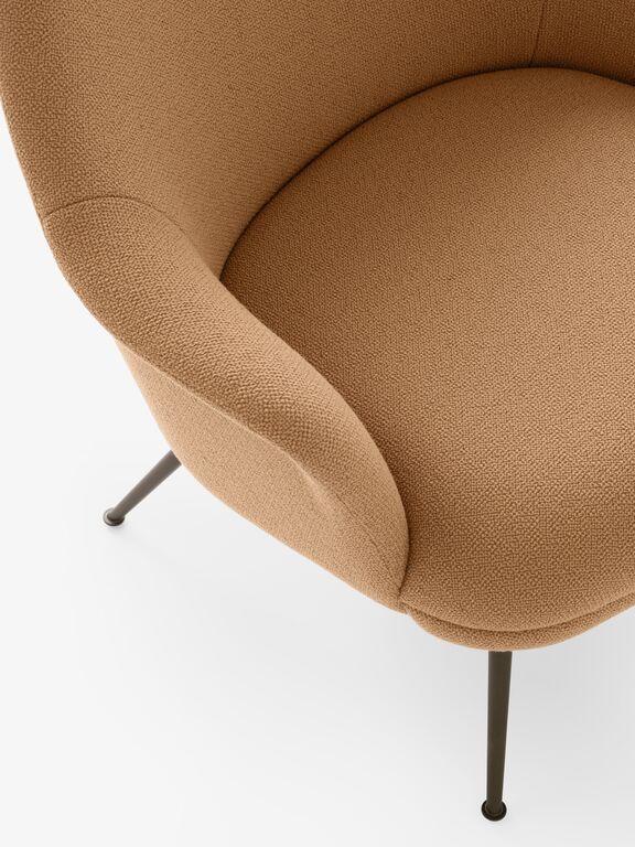 Fauteuil en tissu beige Yoredale UDA30 et acier noir Rely HW140 - &tradition - The Cool Republic