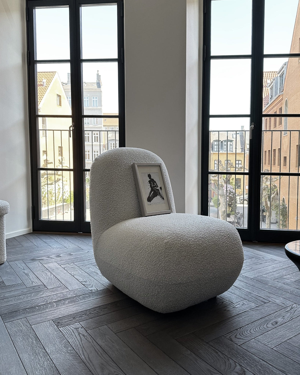 Fauteuil en tissu bouclé banc cassé Toe - 101 COPENHAGEN - The Cool Republic
