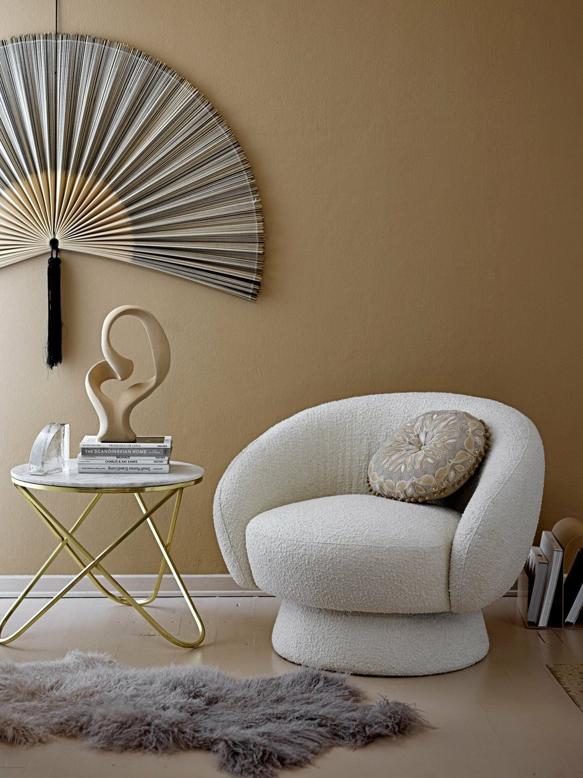 Fauteuil en tissu bouclé Ted - Bloomingville - The Cool Republic