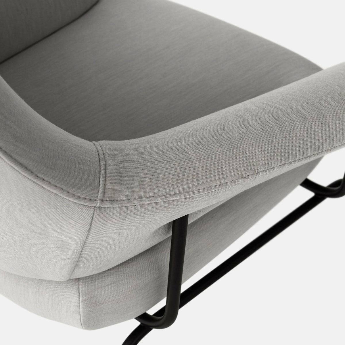 Fauteuil en tissu et repose-pieds Shell Hai - Hem - The Cool Republic