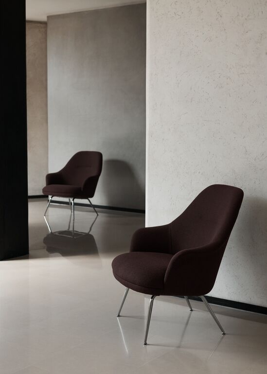 Fauteuil en tissu marron Saxion 0397 et acier chromé Rely HW140 - &tradition - The Cool Republic
