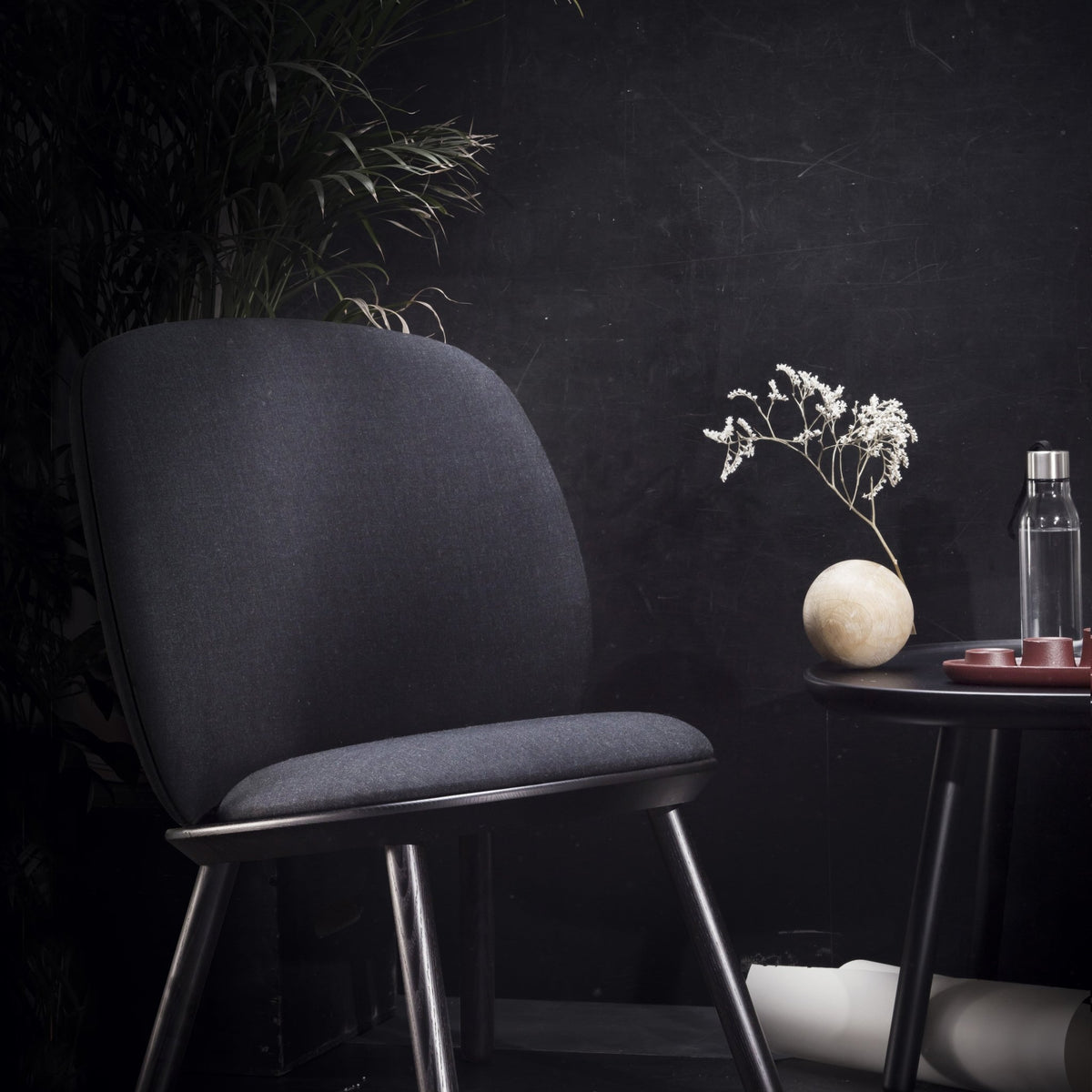 Fauteuil en tissu noir Naïve - EMKO - The Cool Republic