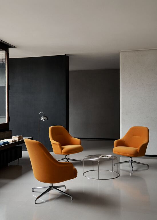 Fauteuil en tissu orange Gentle 0443 et acier chromé Rely HW139 - &tradition - The Cool Republic