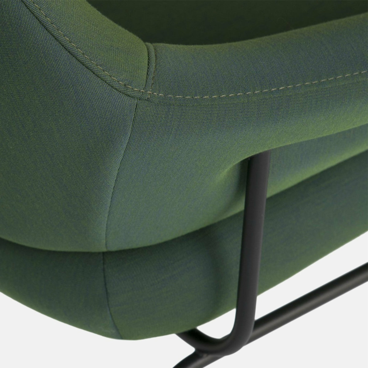 Fauteuil en tissu Peacock Hai - Hem - The Cool Republic