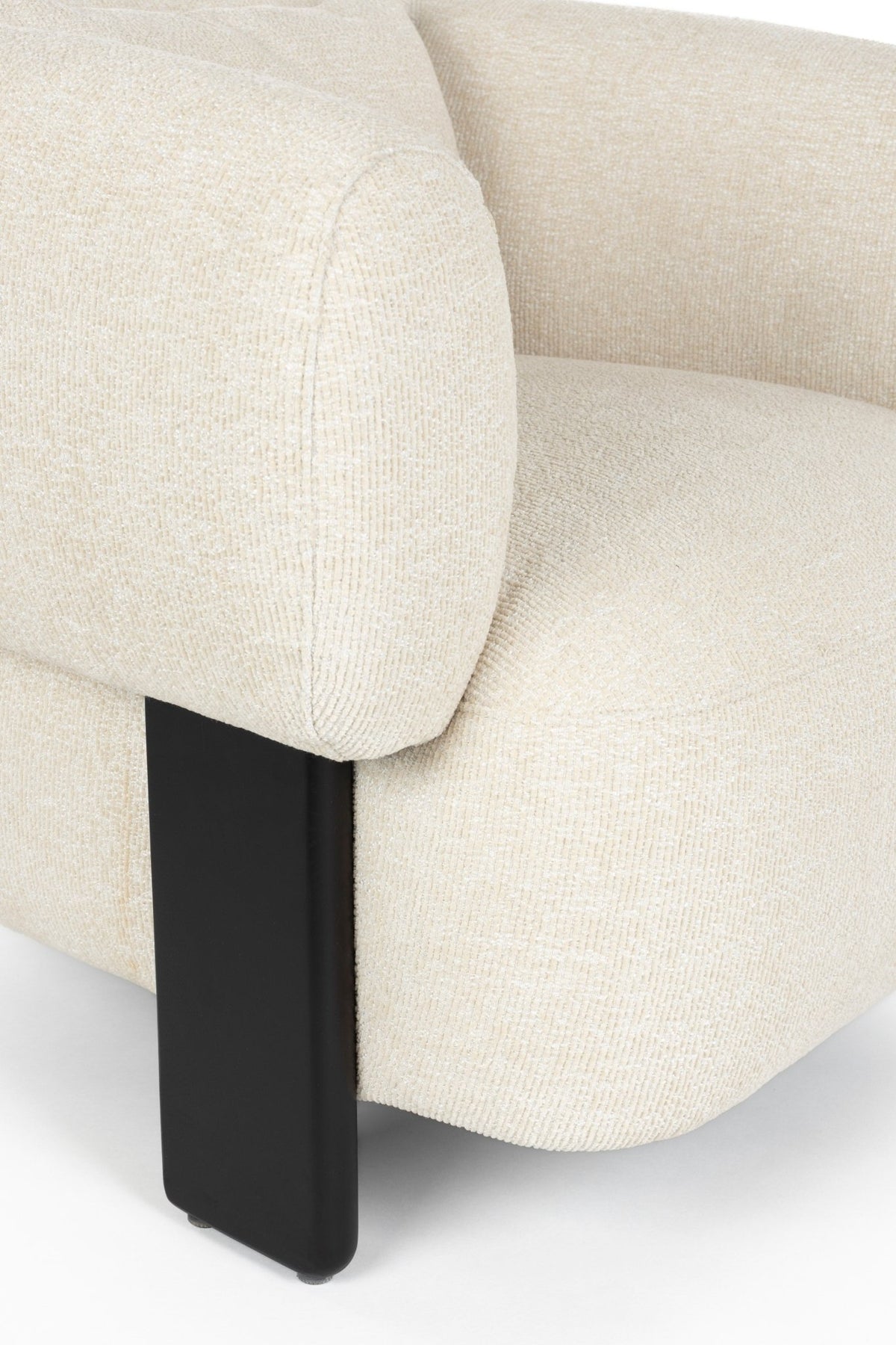 Fauteuil en velours beige et bois marron Neil - Zuiver - The Cool Republic