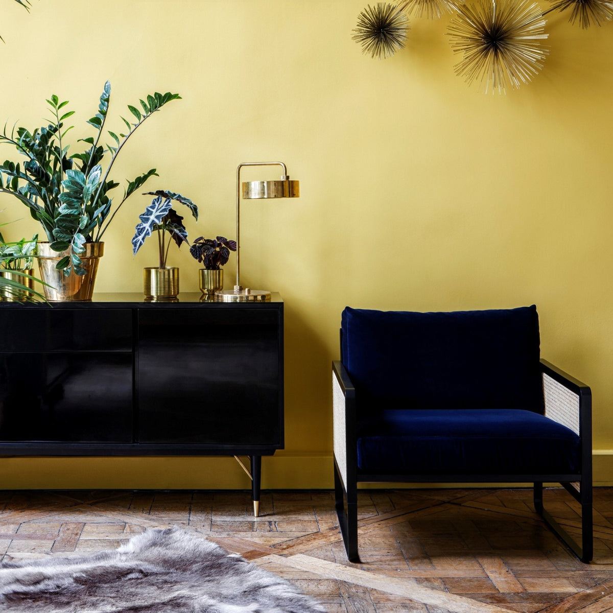 Fauteuil en velours bleu marine Cannage - RED Edition - The Cool Republic