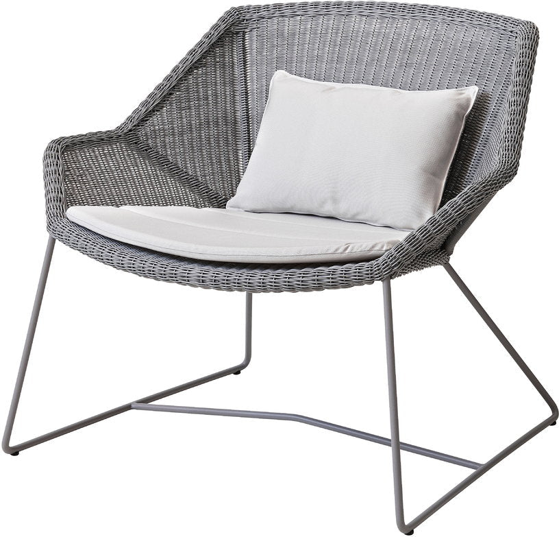 Fauteuil gris avec coussins blancs Breeze lounge - Cane - Line - The Cool Republic