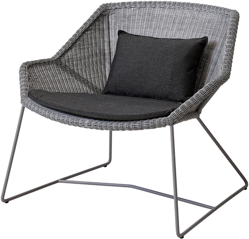 Fauteuil gris avec coussins noirs Breeze lounge - Cane - Line - The Cool Republic