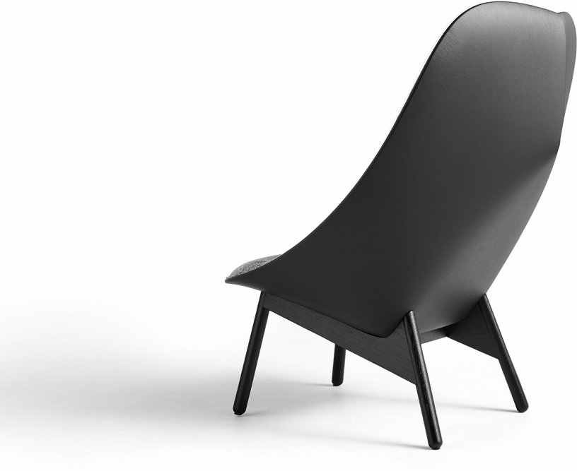 Fauteuil gris matelassé et chêne massif teinté noir Uchiwa - HAY - The Cool Republic