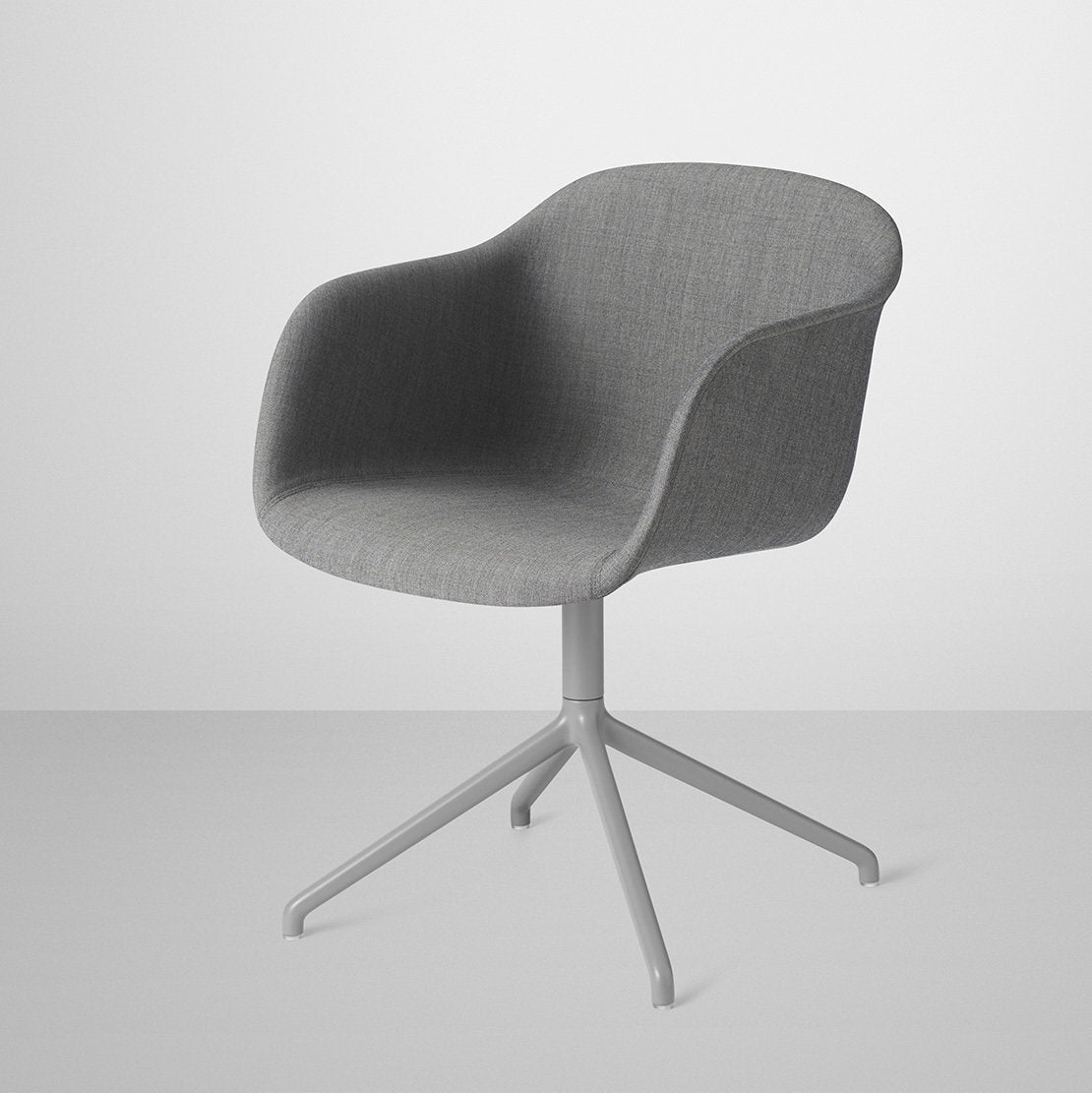 Fauteuil gris piétement pivot et assise textile Fiber - Muuto - The Cool Republic