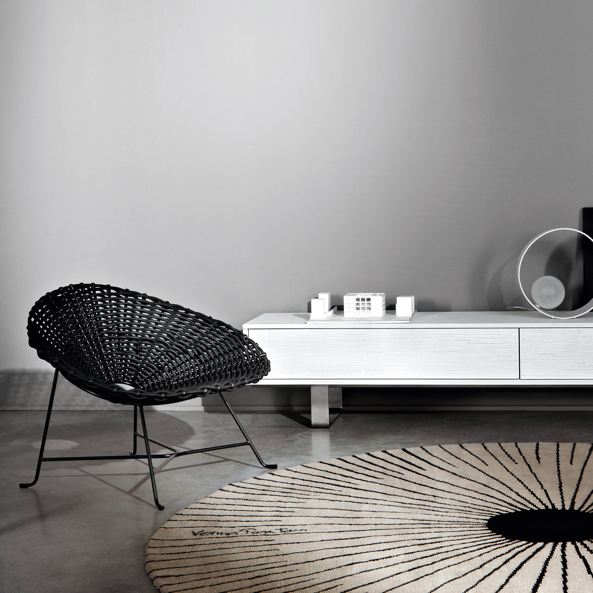 Fauteuil laqué noir Sweet 27 - Gervasoni - The Cool Republic
