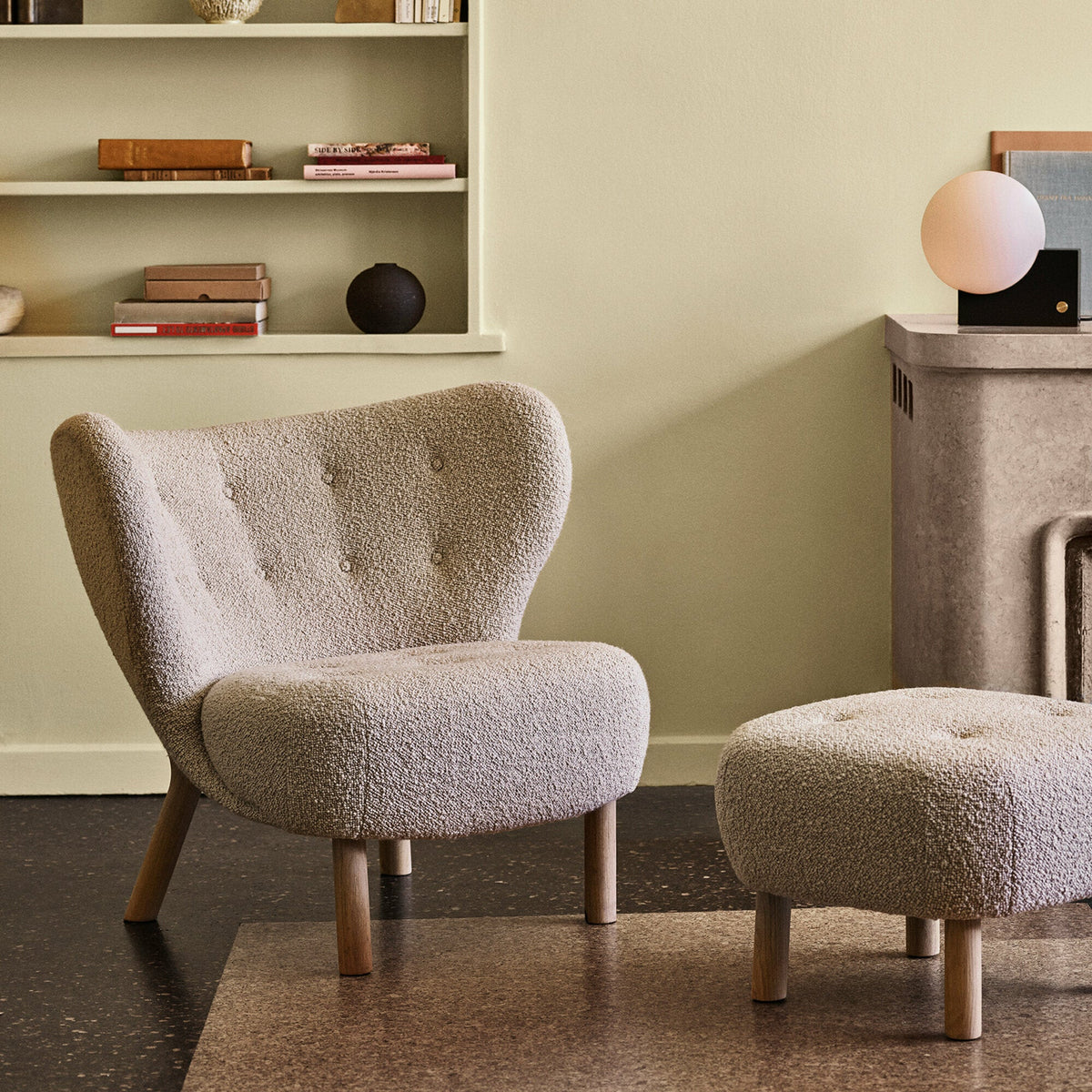 Fauteuil Little Petra et pouf en laine beige et chêne - &Tradition - The Cool Republic