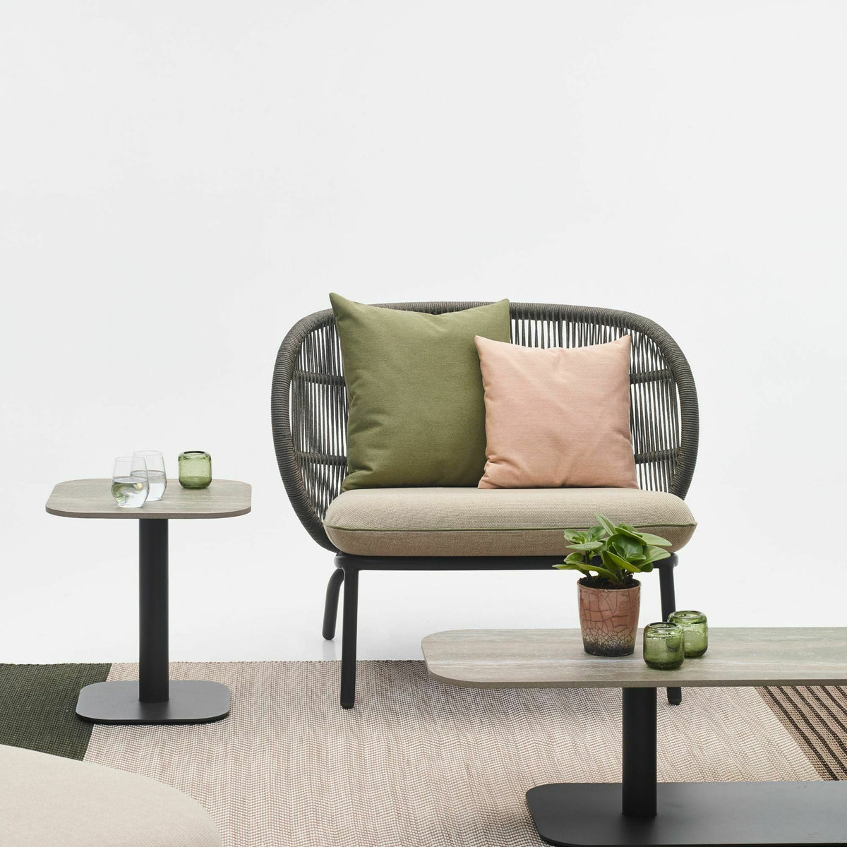Fauteuil Lounge avec coussins en set Amande Kodo - Vincent Sheppard - The Cool Republic