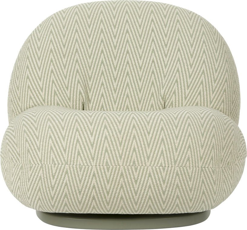 Fauteuil lounge de jardin pivotant en tissu chevron vert et base métal gris mousse Pacha - Gubi - The Cool Republic