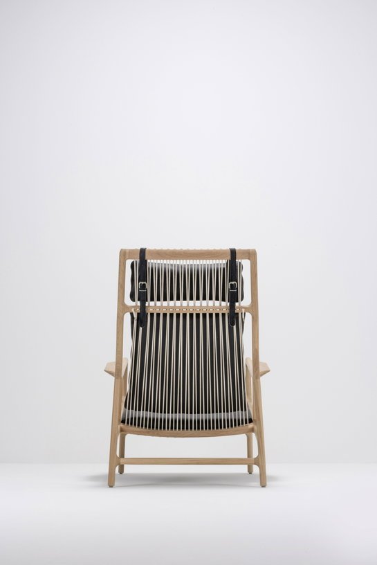 Fauteuil lounge en chêne et cuir noir Dedo - Gazzda - The Cool Republic