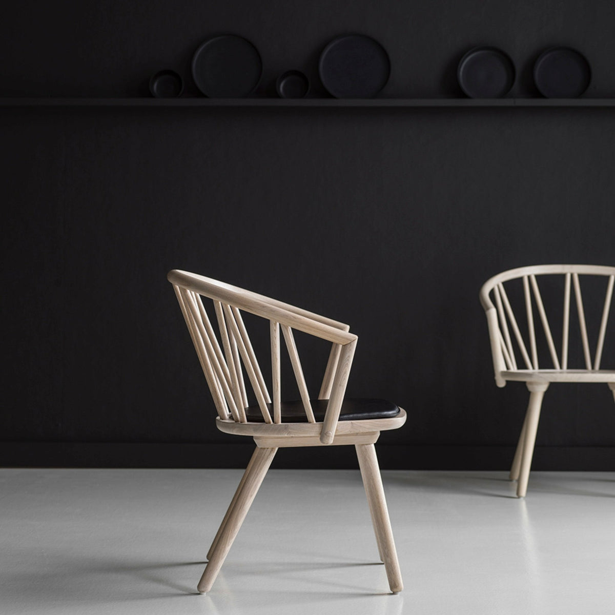 Fauteuil lounge en frêne noir ZigZag - Hans K - The Cool Republic