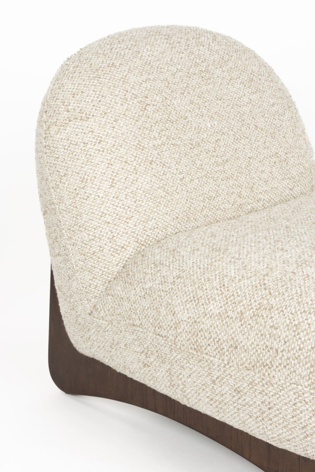 Fauteuil lounge en tissu beige et bois de frêne Loom - Dutchbone - The Cool Republic