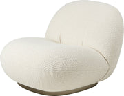Fauteuil lounge en tissu bouclé dora blanc et métal or nacré Pacha - Gubi - The Cool Republic