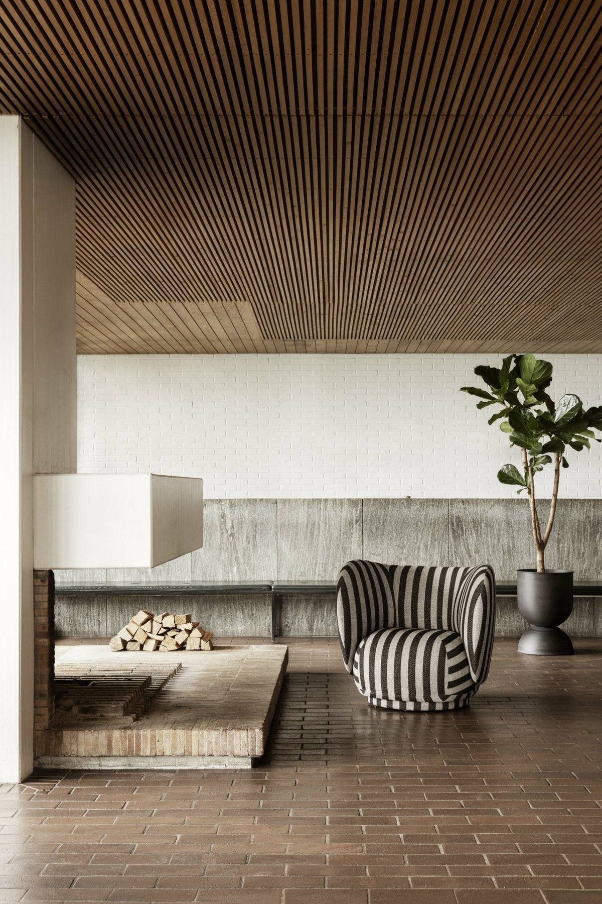 Fauteuil lounge louisiana sable et noir Rico - Ferm Living - The Cool Republic