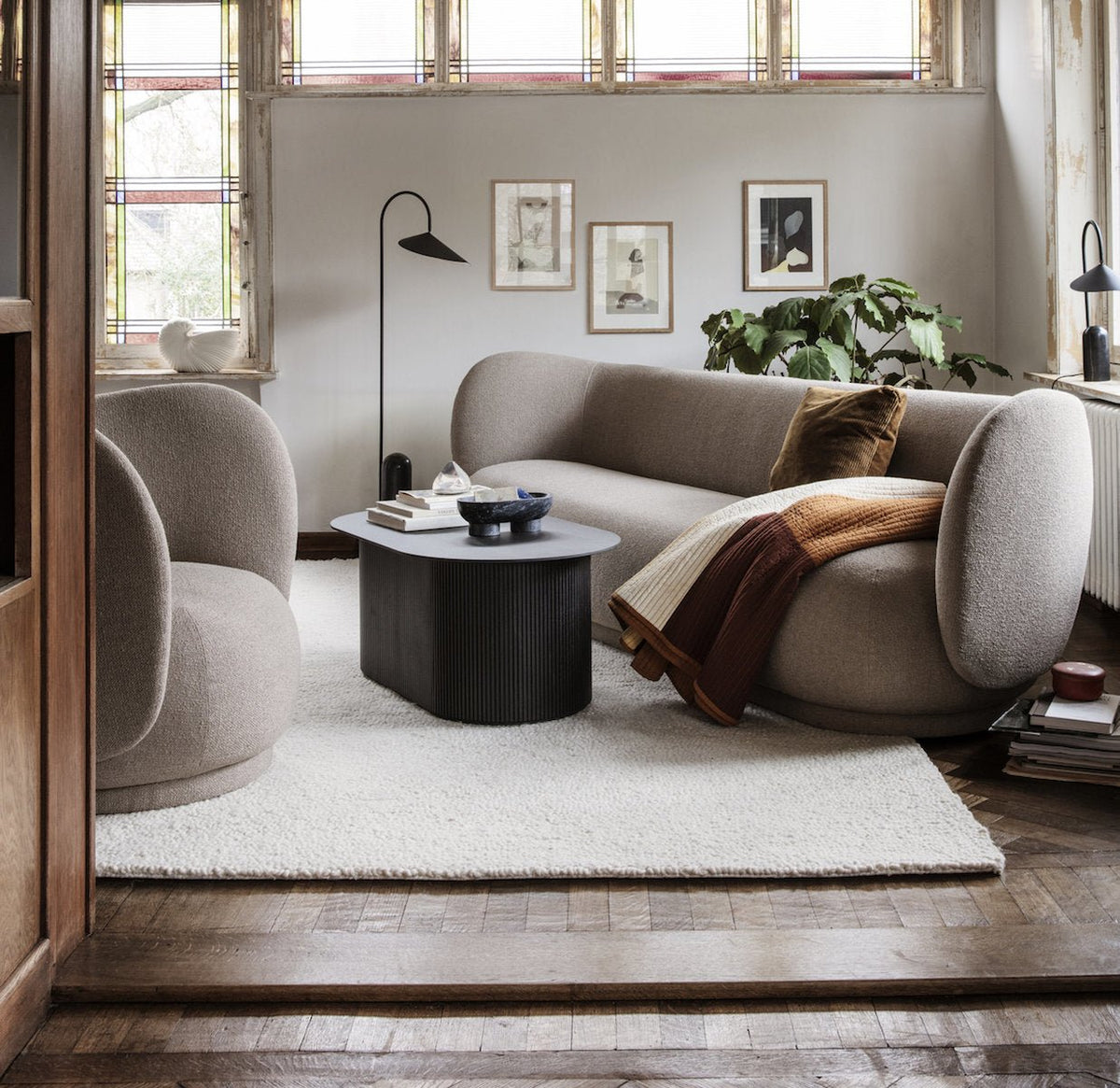 Fauteuil lounge sable bouclé Rico - Ferm Living - The Cool Republic