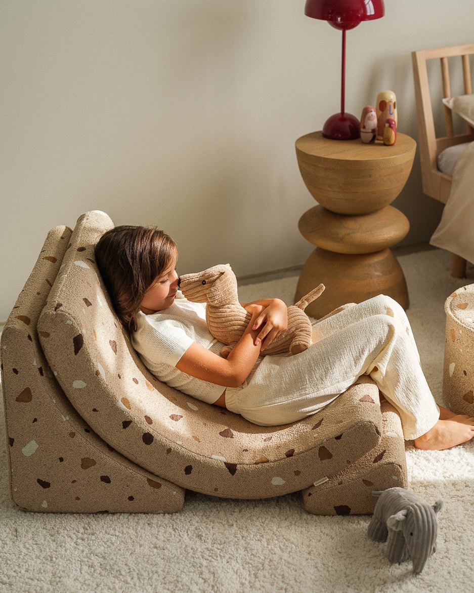 Fauteuil lune pour enfant en tissu beige Terrazzo - Wigiwama - The Cool Republic