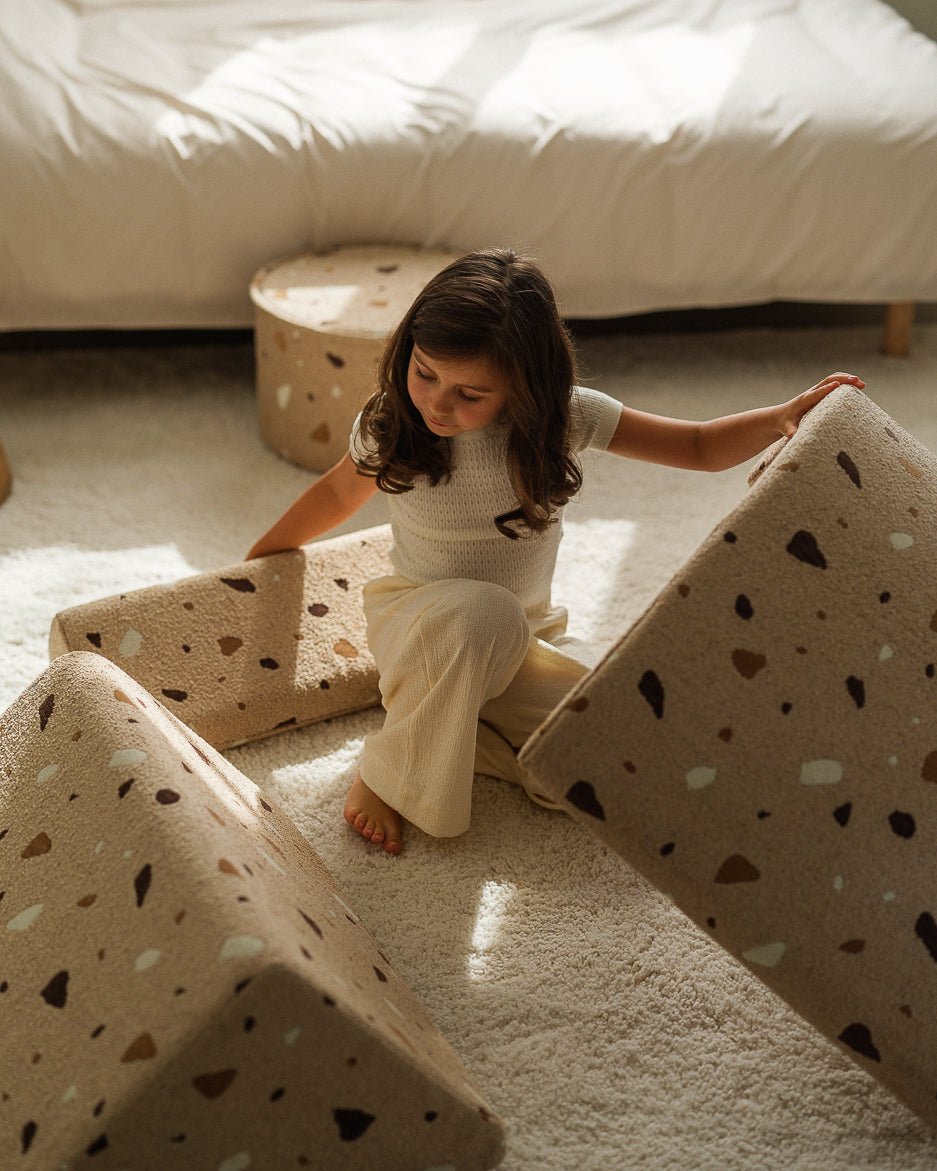Fauteuil lune pour enfant en tissu beige Terrazzo - Wigiwama - The Cool Republic